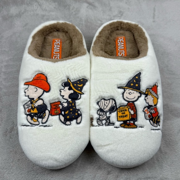 Peanuts Shoes - Women’s Peanuts Trick or Treat Scuff Slippers - Ivory, Large; Memory Foam